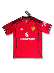 2025-26シーズン マンチェスター・ユナイテッドホームユニフォーム、プレミアリーグ公式試合用デザイン