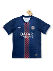 2025-26シーズン パリ・サンジェルマンホームユニフォーム、リーグ・アン公式試合用デザイン