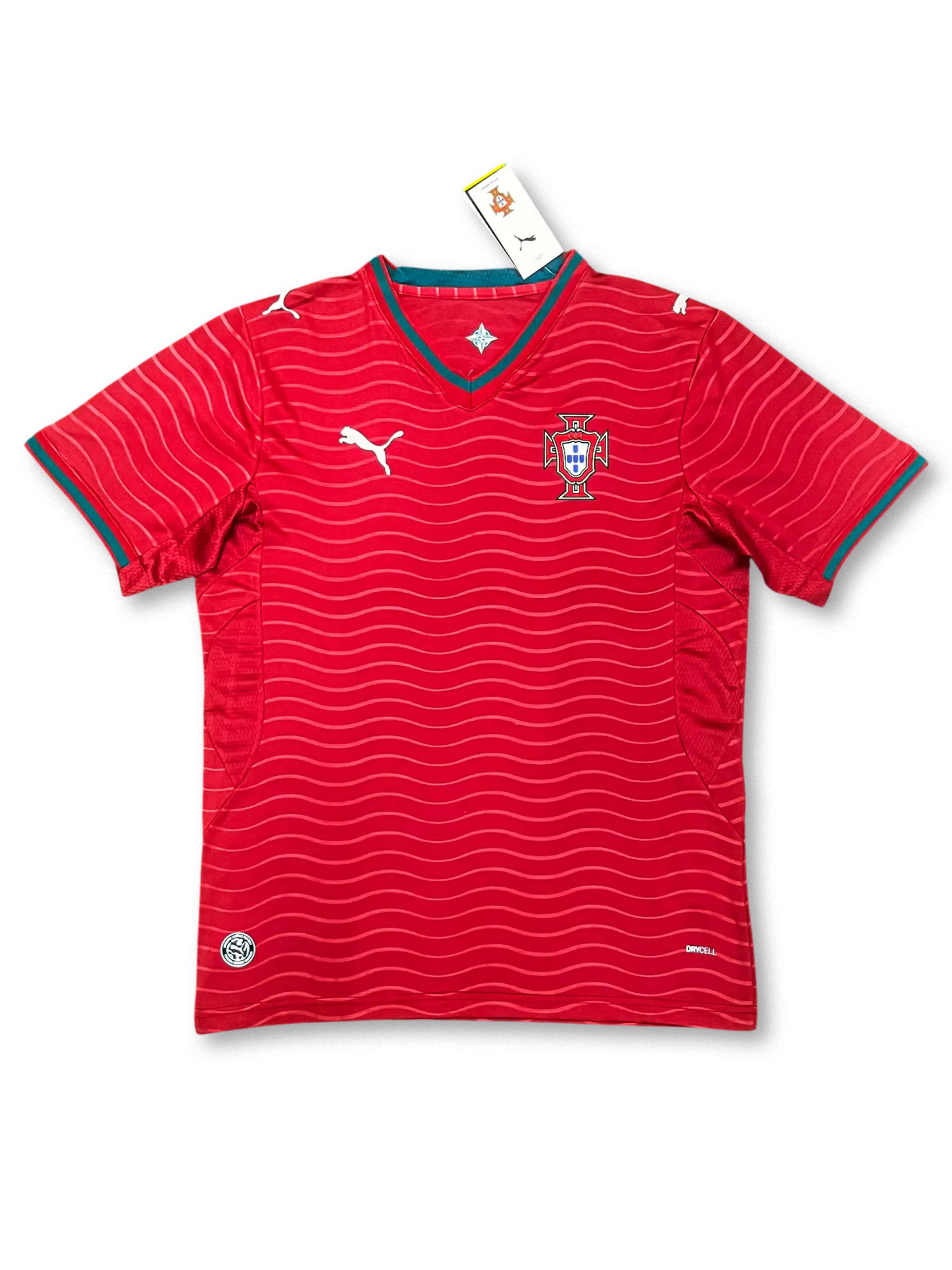 2026-27年ポルトガル代表 ホームユニフォーム 正面、波紋デザインとPUMAロゴ
