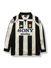 1997-1998シーズンユヴェントスホームレトロユニフォームの画像