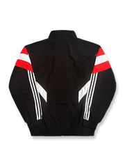 製品画像
「90年代リバイバルデザインのマンチェスター・ユナイテッド トレーニングウェア。ブラックとレッドのクラシックな配色を基調にした全体展示画像」
詳細画像1
「胸部に刺繍されたRed Devil(レッドデビル)のエンブレムとAdidasトレフォイルロゴのディテール特写画像」
詳細画像2
「袖口と裾のエラスティック仕様が快適なフィット感を提供するディテール特写画像」
詳細画像3
「ジャケット背面のブラックとレッドのクラシックな配色が特徴のディテール特写画像」