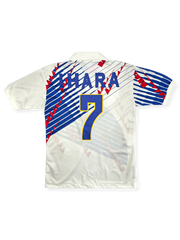 1994–95シーズン日本代表ホームジャージ7番井原正巳、白地にレッドアクセントと日の丸を胸にあしらったクラシックデザイン。
