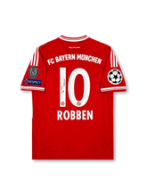 2013–2014バイエルン・ミュンヘン シグネチャープリントエディション背面、ロッベン10番、レッドボディ、UEFAチャンピオンズリーグパッチ仕様