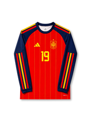 2026年スペイン代表ワールドカップホームロングスリーブユニフォーム正面、レッドボディ、イエローピンストライプ、ネイビースリーブ、胸元スペイン代表エンブレム、前面背番号19、袖のレッドイエローライン