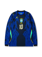2026年ブラジル代表ワールドカップアウェイ長袖ユニフォーム正面、ブルーとブラックのグラフィック、CBFエンブレム、前面背番号10、イエローアクセント、グリーン切り替え