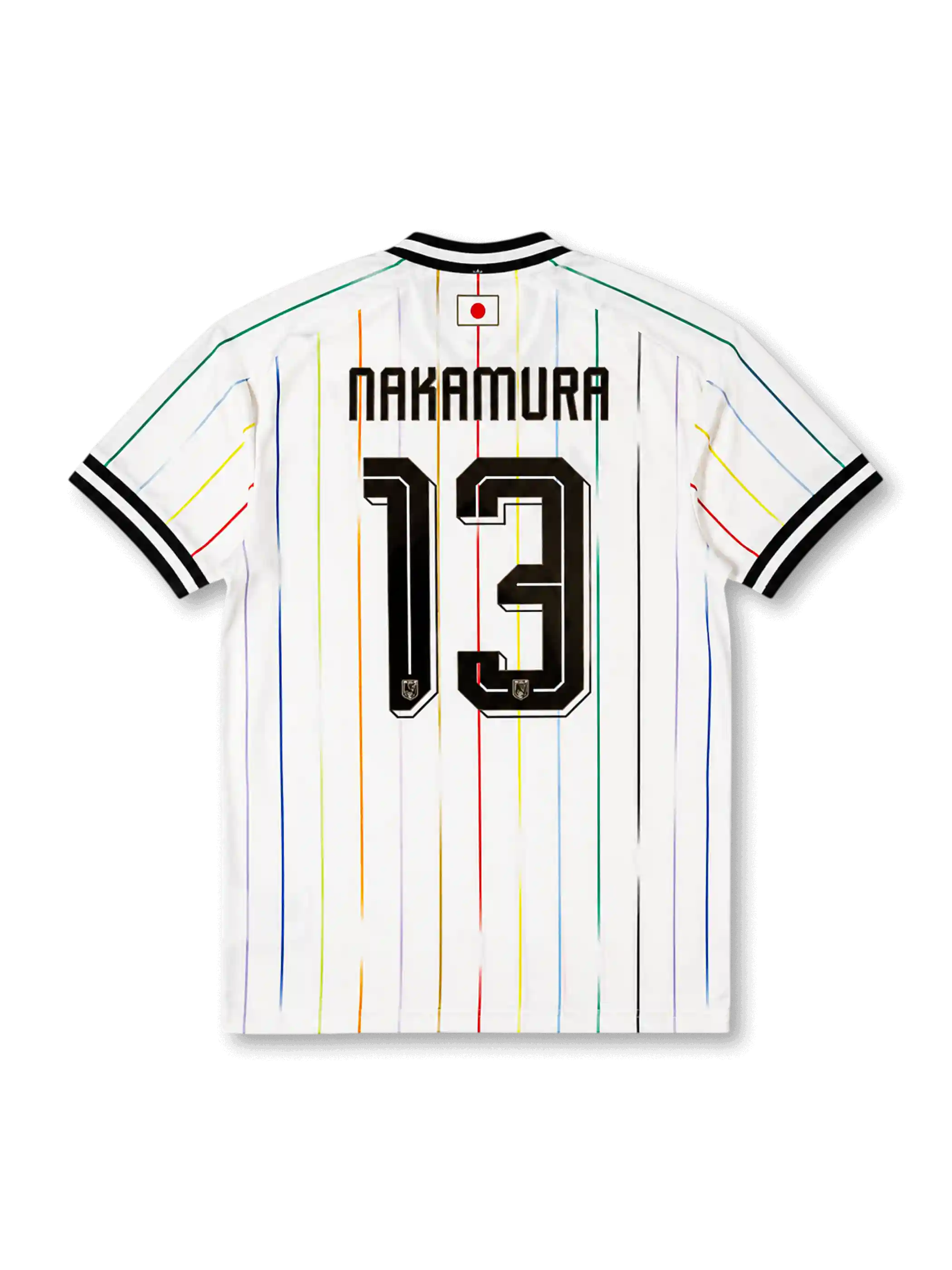 白地に七色のピンストライプ、襟下の日の丸、黒の「NAKAMURA」ネームと大型13番、黒と白のリブカフを備えたアウェイユニフォーム背面