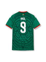 メキシコ代表 2026 ワールドカップ ホーム レプリカユニフォーム バック、白のRAÚLネームと連盟エンブレム入り大型背番号9、緑ボディのアステカ暦石トーナル総柄、襟元にSOMOS MÉXICOの国旗色プリント、赤襟と肩の白3ストライプ