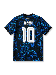 アルゼンチン代表 2026-27 アウェイ オーセンティックユニフォーム バック、白のMESSIネームと大型背番号10、漆黒ボディに渦巻くブルーの唐草文様、黒の襟と袖口リブ