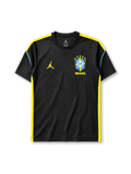 ブラジル代表2026ワールドカップ オーセンティックトレーニングシャツ正面、ブラック地にイエローショルダーライン、右胸にCBFエンブレムとBRASILロゴ、左胸にイエローのジャンプマンロゴ、両サイドに蛍光イエローパネル