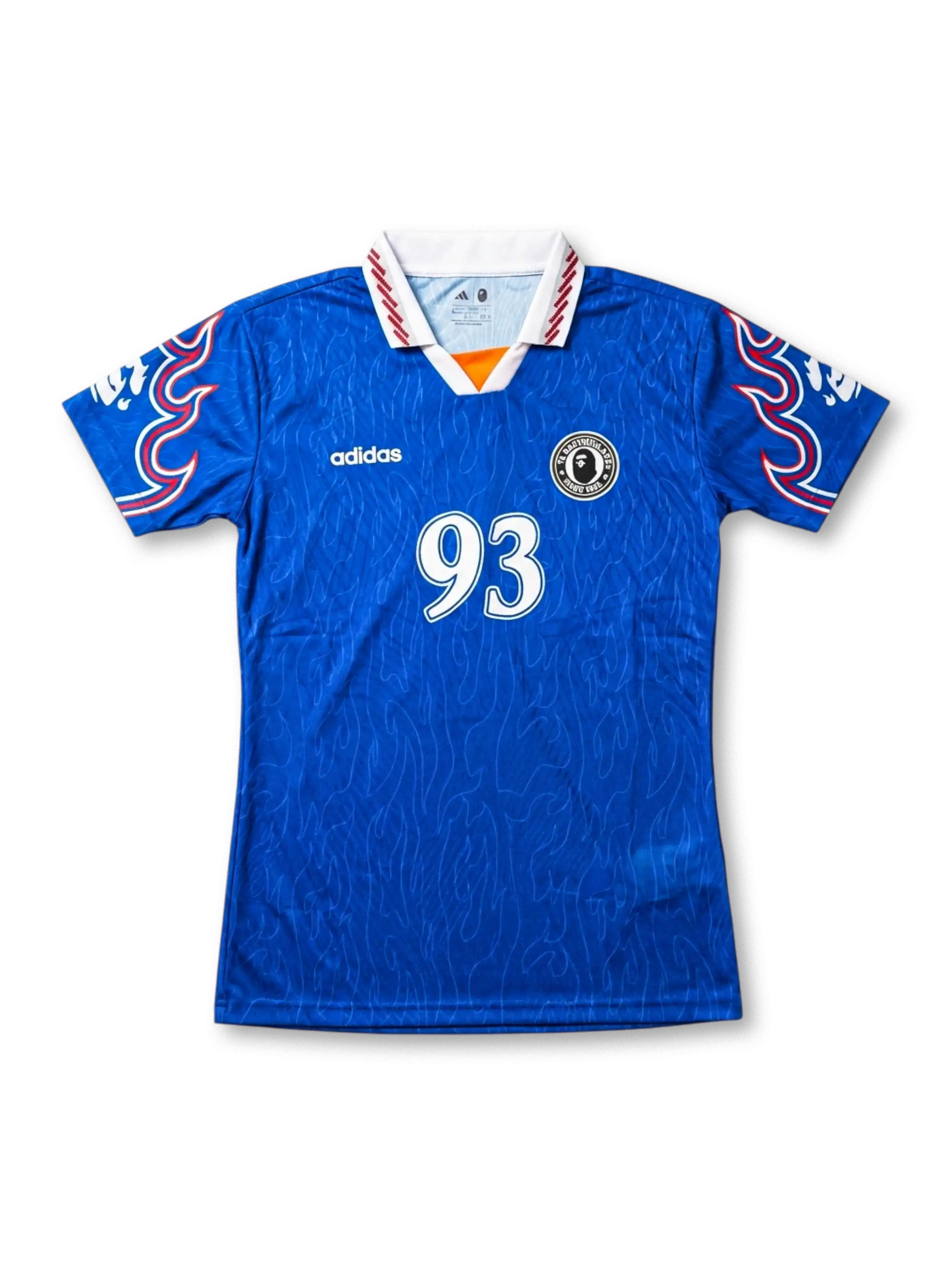 adidas × BAPE フットボールジャージ No.93 コラボレーション Authentic 正面 — ロイヤルブルー×炎グラフィック、猿頭エンブレム、93ナンバー