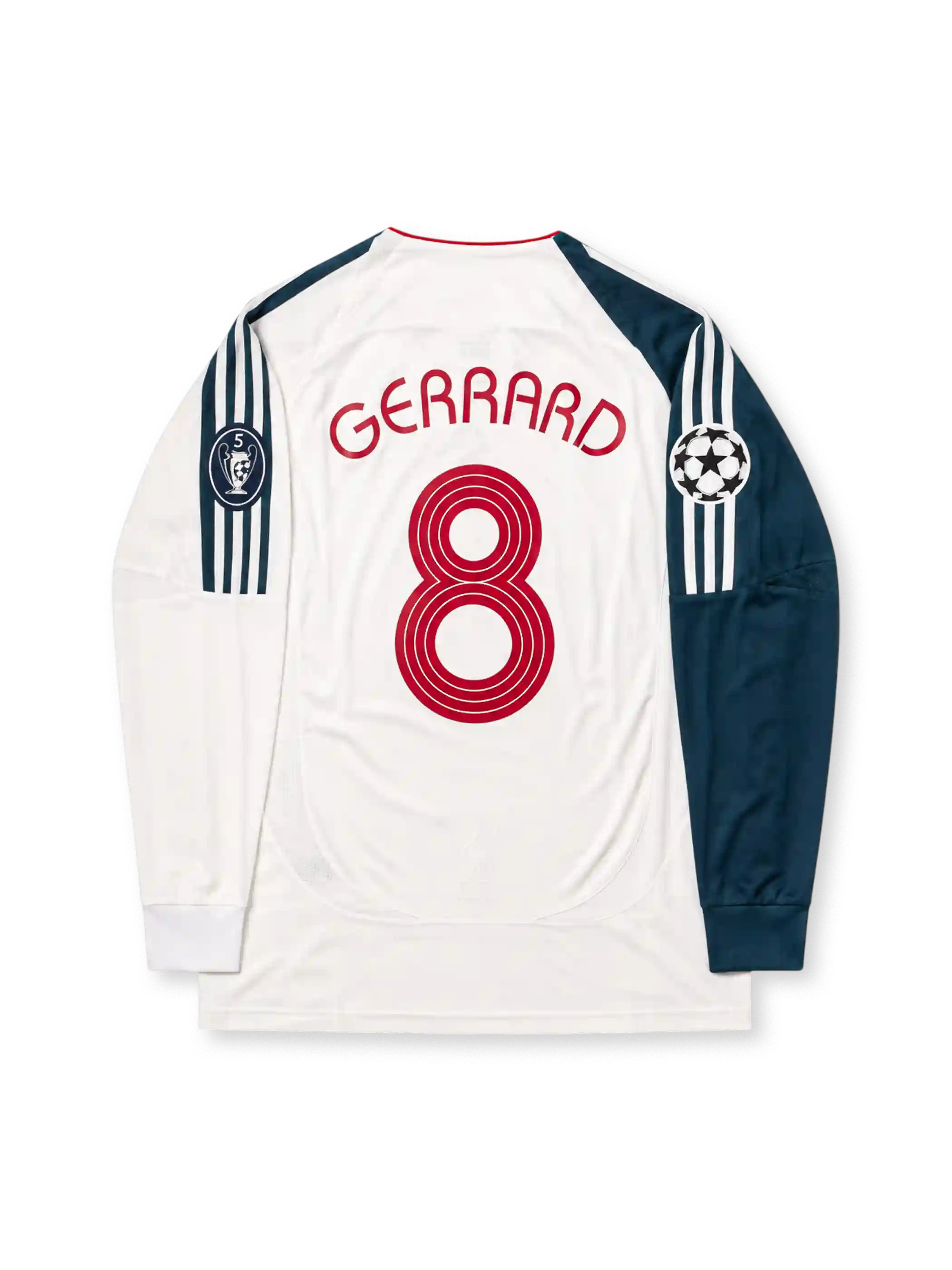 ホワイトベースにネイビーの肩と両袖、袖にホワイト3本ラインを配した長袖仕様で、左袖にチャンピオンズリーグ5度優勝エンブレム、右袖にチャンピオンズリーグエンブレムを備え、背面にレッドのGERRARDネームと8番をあしらったリバプール2006-07チャンピオンズリーグアウェイジャージ長袖背面