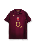 2005/06シーズンのアーセナルホームユニフォーム、ティエリ・アンリ着用のクラシックサッカージャージ