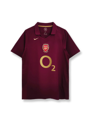 2005/06シーズンのアーセナルホームユニフォーム、ティエリ・アンリ着用のクラシックサッカージャージ