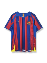 2005/06シーズンのバルセロナホームユニフォーム、ロナウジーニョ着用のクラシックサッカージャージ