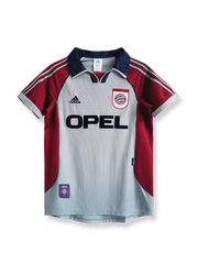 1998/99シーズンのバイエルン・ミュンヘンアウェイクラシックユニフォーム、オリバー・カーン着用の伝統的サッカージャージ