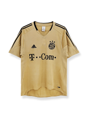 2004/05シーズンのバイエルン・ミュンヘンアウェイクラシックユニフォーム、オリバー・カーン着用の伝統的サッカージャージ