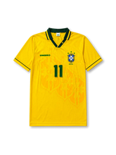 ブラジル代表 1993-94 ホーム ワールドカップ ロマーリオ11番 フロント(カナリーニョ・イエロー+ダーク・グリーン襟+Umbroロゴ+CBF3つ星エンブレム+トーナル・CBFサブリメーション・グラフィック+大型背番号11)