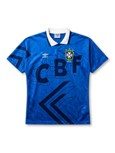 ブラジル代表 1994 アウェイジャージ Umbro レプリカ 正面 — ロイヤルブルー×CBFシャドー文字、Umbroシェブロン、3つ星CBFエンブレム