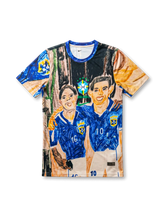 ブラジル代表特別版アートプリントシャツ正面、手描き風クレヨンタッチ全面プリント・#10・#16選手モチーフ・CBFエンブレム・Nikeスウッシュ・ABSCIT PIT