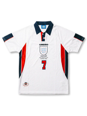 イングランド代表 1998年W杯 ホームジャージ 背面 — BECKHAM 7番×UMBROネックタグ×ネイビー袖パネル