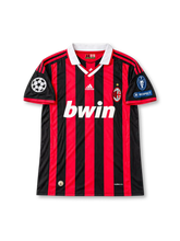 ACミラン 2009/10シーズン UEFAチャンピオンズリーグ ホームユニフォーム ベッカム32番 adidas製レッド×ブラックの縦ストライプ bwinロゴ入りサッカージャージ