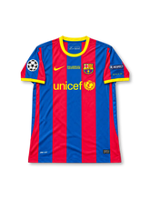 FCバルセロナ 2010/11シーズン UEFAチャンピオンズリーグ決勝ロンドン大会 ホームユニフォーム メッシ10番 Nike製レッド×ブルーの縦ストライプ イエローの襟とUNICEFロゴ入りサッカージャージ