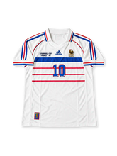 フランス代表 1998年FIFAワールドカップ アウェイユニフォーム レプリカモデル ジダン10番 adidas製ホワイトのボディにブルーとレッドの横ラインとトリコロールの肩ラインを配したレトロサッカージャージ