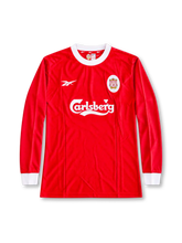 リヴァプールFC 1998〜2000年 ホーム長袖ユニフォーム スティーブン・ジェラード28番 Reebok製 レッドのボディにホワイトのクルーネックとリブ仕様の袖口、ホワイトのReebokロゴ、Carlsbergスポンサーロゴ、クラブエンブレム、背面にGERRARDのネームとホワイトの28番を配したレトロサッカージャージ