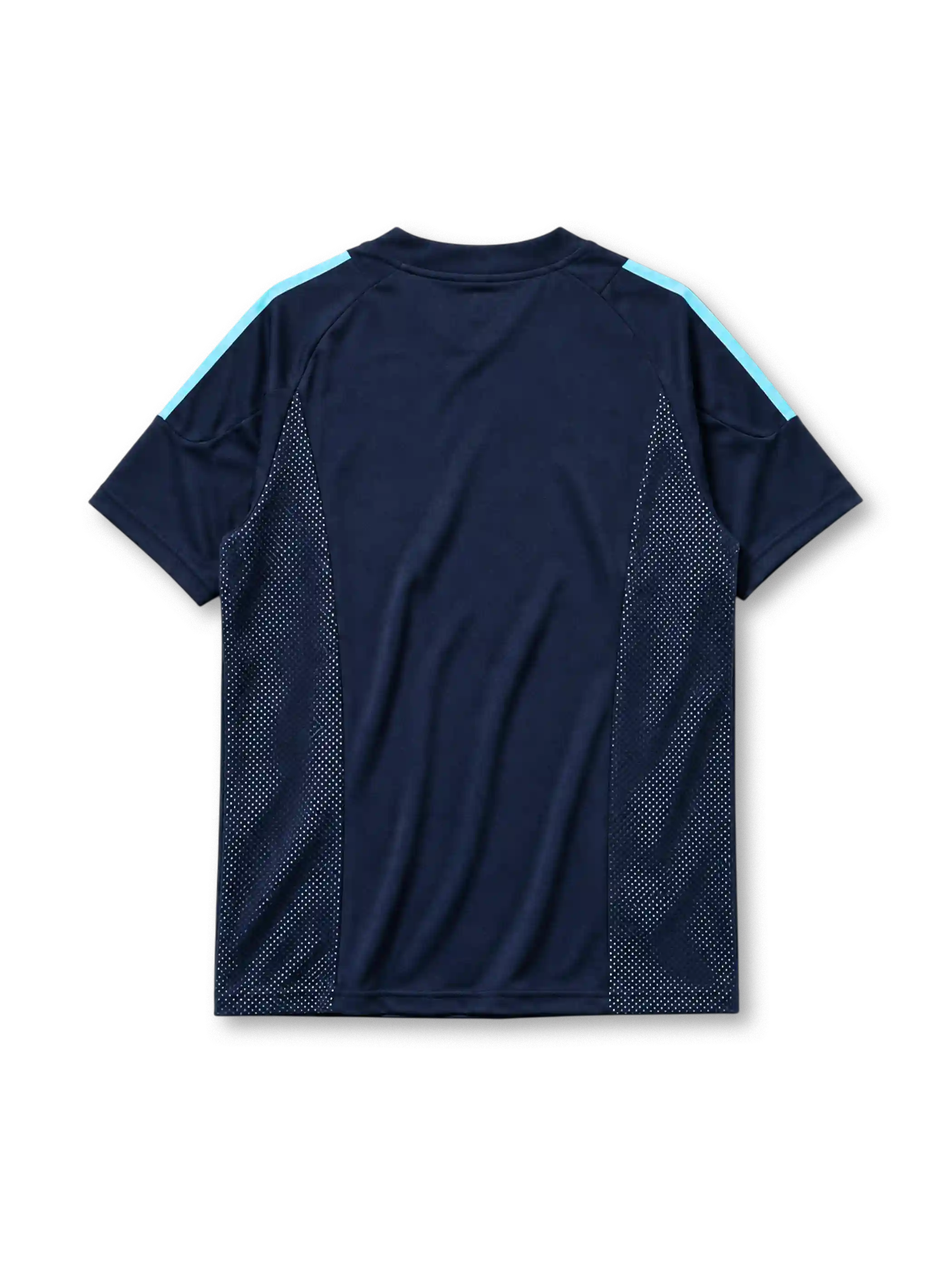 ネイビー地に白とスカイブルーのadidasスリーストライプ、両脇のメッシュ通気パネル、左胸のadidasロゴ、右胸の金地AFAエンブレムを備えたアルゼンチン代表2002年W杯アウェイジャージ正面