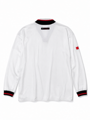 ホワイト地に黒赤ストライプヨーク、赤白トリム入り黒のVネック襟、左胸のUMBROロゴ、右胸の円形クラブエンブレム、中央のSHARP VIEWCAMスポンサーロゴを備えたマンチェスター・ユナイテッド1998-99アウェイ長袖ジャージ正面