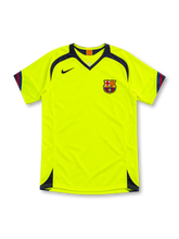 FCバルセロナ 2005/06 アウェイユニフォーム 蛍光イエロー ネイビーパネル ブラウグラナの袖口 ナイキ製