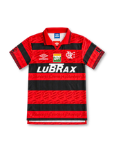 フラメンゴ 1995 ホームユニフォーム 赤と黒のフープ エンブレムの透かし柄 アンブロ製 LUBRAXスポンサー
