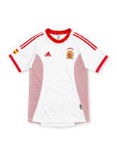 2002 スペイン代表 アウェイ adidas製 赤いドット状パネルと赤い丸首が入った白いレトロサッカーユニフォーム