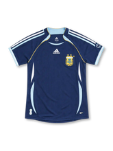 2006 アルゼンチン代表 アウェイ adidas製 水色のパネルと金色のパイピングが入ったネイビーのレトロサッカーユニフォーム