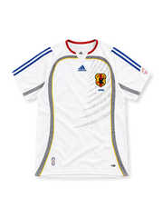 2006 日本代表 アウェイ adidas製 灰色の曲線パネルと赤い丸首が入った白いレトロサッカーユニフォーム