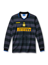 97/98 インテル サード 長袖 Umbro製 黒とグレーの太い横縞とPirelliロゴが入ったレトロサッカーユニフォーム