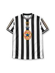 ニューカッスル・ユナイテッド 1997-99 ホーム ユニフォーム 白黒ストライプ 中央のエンブレムとNewcastle Brown Aleロゴ入り