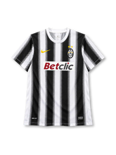 ユベントス 2011/12シーズン ホームユニフォーム(Nike製、黒白ストライプ、Betclicスポンサー)