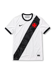 2026-27年ヴァスコ・ダ・ガマ アウェイユニフォーム、ホワイトに斜めのブラック帯とレッドのクロス、黒の襟と袖口。