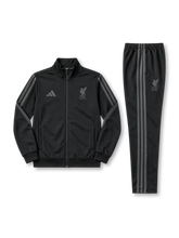 リバプールFC 2026/27シーズン ブラックトレーニングトラックスーツ(adidas製、黒地、adidasストライプ)