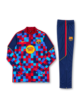 FCバルセロナ 2026-27 レッド×ブルー 長袖ハーフジップ トレーニングトップと紺パンツの上下セット ピクセル柄とSpotifyロゴ入り