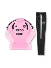 インテル・マイアミ 2026-27 ピンク 長袖ハーフジップ トレーニングトップと黒パンツの上下セット ERGO NEXTロゴとクラブエンブレム入り