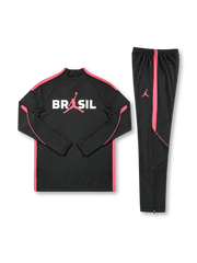 ブラジル代表 2026-27 ブラック×レッド 長袖ハーフジップ トレーニングトップとパンツの上下セット 赤のジャンプマンロゴと5つ星エンブレム入り