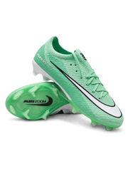 Nike Mercurial/マーキュリアル FG ミントグリーンのサッカースパイク、黒縁のホワイトスウッシュを配した側面と半透明グリーンのソール面