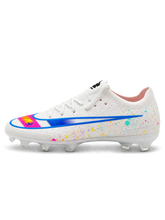 Nike Mercurial/マーキュリアル FG ホワイトのサッカースパイク、カラフルなスプラッシュ柄とブルー縁取りのスウッシュ、かかとのMロゴ