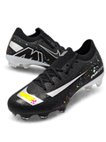 Nike Mercurial/マーキュリアル FG ブラックのサッカースパイク、カラフルなスプラッシュ柄とシルバーのスウッシュ、かかとのMロゴ