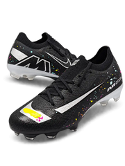 Nike Mercurial/マーキュリアル FG ブラックのサッカースパイク、カラフルなスプラッシュ柄とシルバーのスウッシュ、かかとのMロゴ
