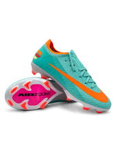 Nike Mercurial/マーキュリアル FG ターコイズのサッカースパイク、オレンジのスウッシュとピンクのAIR ZOOMソール面