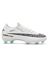 Nike Mercurial/マーキュリアル ホワイトのローカットサッカースパイク、ブラックのグラフィックスウッシュとミントグリーンのスタッド、AIR ZOOM表記入りアウトソール
