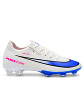 Nike Mercurial/マーキュリアル FG ホワイトのサッカースパイク、ブルーのグラデーションスウッシュとかかとのMロゴ